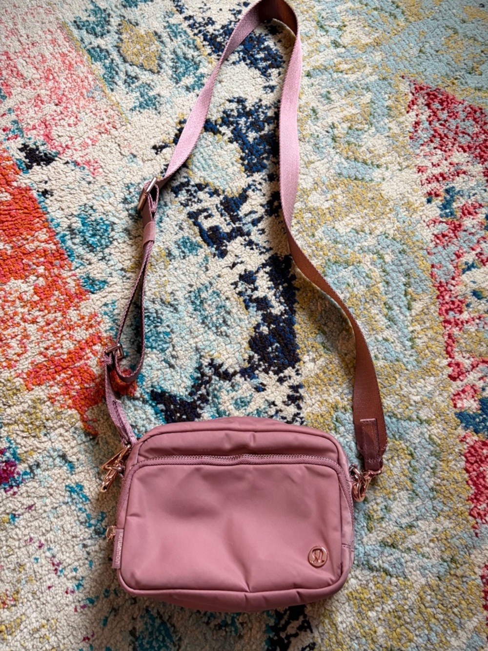 Lululemon Everywhere Crossbody Bag 2L